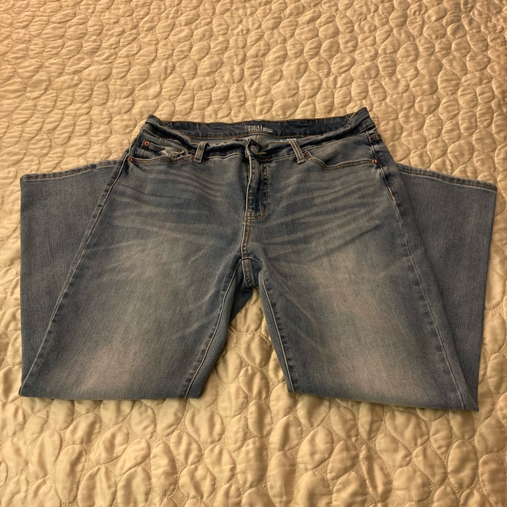 Distressed High Waist Straight leg Jeans